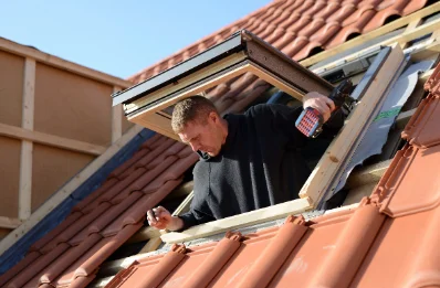Pose de fenêtres de toit Velux à Villechauve